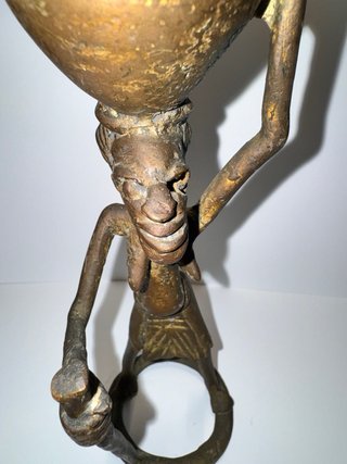 Figura africana de bronce