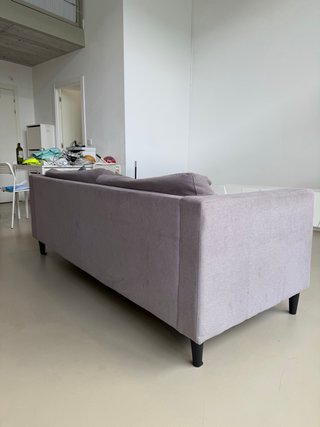 Sofá de tela gris