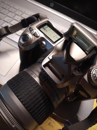 Nikon F75 + Objetivo 28-80mm