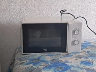 Nevera NUEVA!! <1 an̈o!! Y MICROONDAS DE REGALO!!