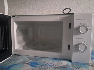 Nevera NUEVA!! <1 an̈o!! Y MICROONDAS DE REGALO!!
