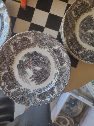 Plato La Cartuja Diseño Negro y Blanco