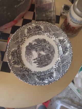 Plato La Cartuja Diseño Negro y Blanco