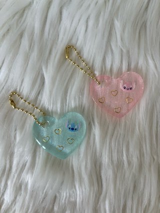 Llavero Corazón Stitch Resina Dorado