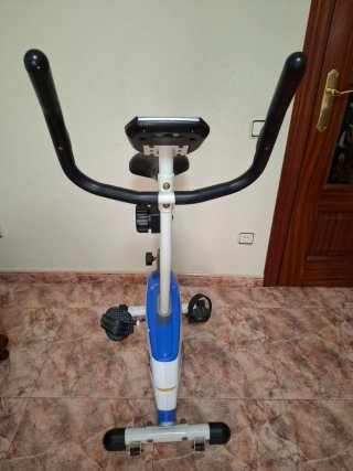 Bicicleta Estática Azul y Blanca
