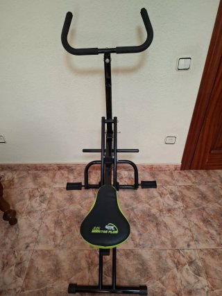 Bicicleta Estática Azul y Blanca