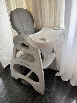 Trona Babify convertible en silla y mesa