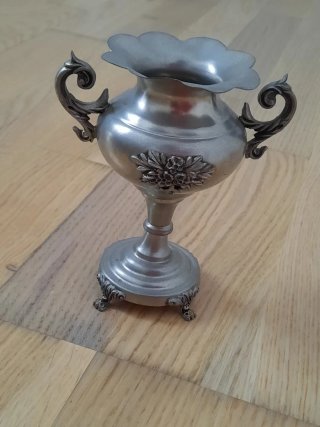 Jarrón Decorativo de Estaño