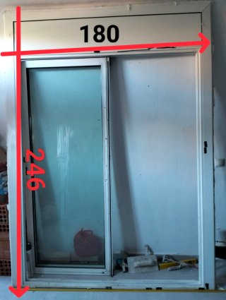 Puerta aluminio blancas sin persiana Barcelona