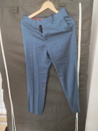 Traje azul oscuro chaqueta y pantalón