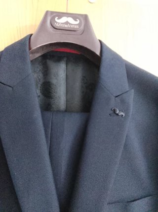 Traje de graduación Nuñez de Arenas azul oscuro.