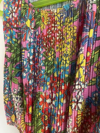 Vestido largo estampado con cortes