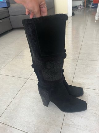 Botas negras tacón con decoración