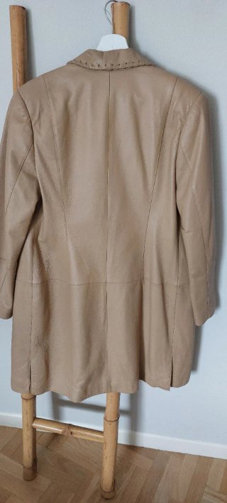 Chaquetón de piel midi beige Talla M
