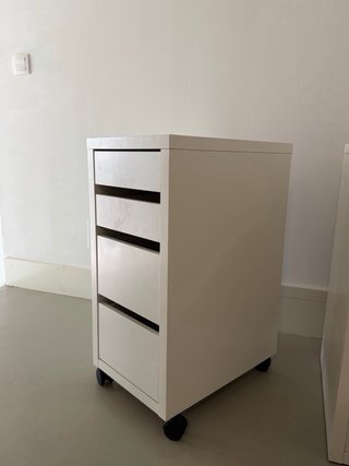 Cajonera Micke con ruedas beige