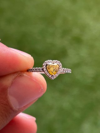 Anillo Pandora Corazón Amarillo Talla 52