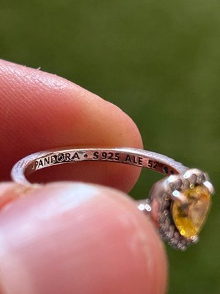 Anillo Pandora Corazón Amarillo Talla 52