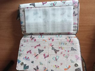 Cartera Parfois grande con estampado de mariposas
