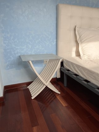 Mesa auxiliar cristal y madera diseño