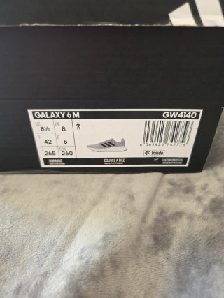 Zapatillas Adidas grises y blancas sin usar