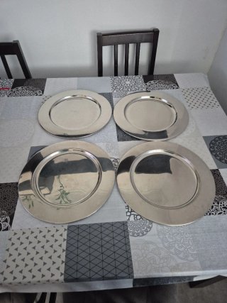 Juego de 4 platos decorativos plateados