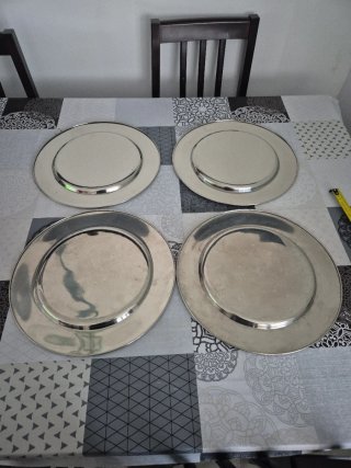 Juego de 4 platos decorativos plateados
