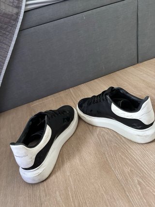 Sneakers Alexander McQueen bianche e nere