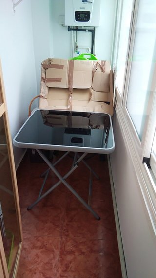 Mesa Plegable Cristal y Metal Regalo una tumbona