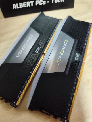 64GB Memoria RAM DDR5 6000MHz Corsair Vengance RGB