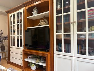 Mueble - librería de madera de pino