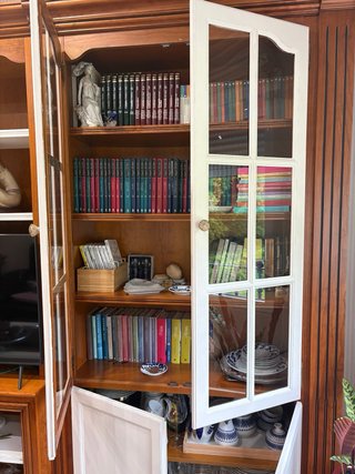 Mueble - librería de madera de pino