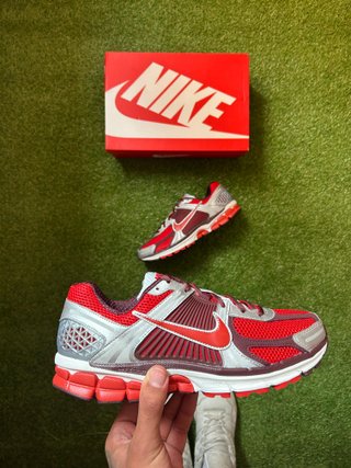 Nike Zoom Vomero 5 Mystic Red Talla 44
