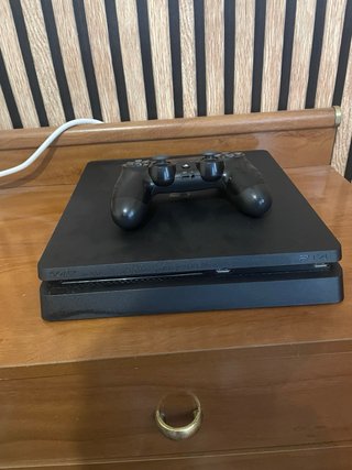 PS4 Slim 500GB + 3 Juegos