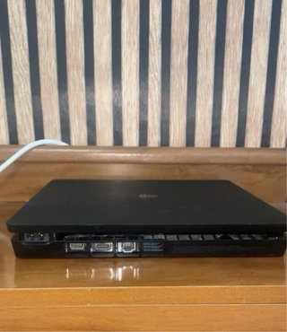 PS4 Slim 500GB + 3 Juegos