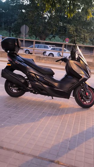 Suzuki Burgman 400 2017 Negra