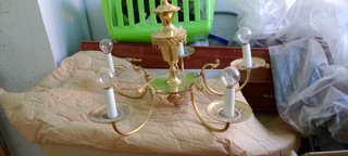 Lámpara de araña dorada estilo clásico