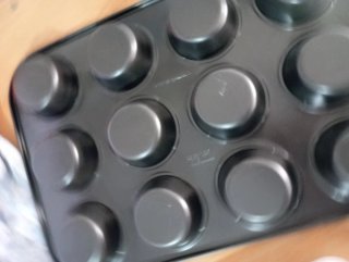 Stampo per muffin in metallo e salva salumi plast