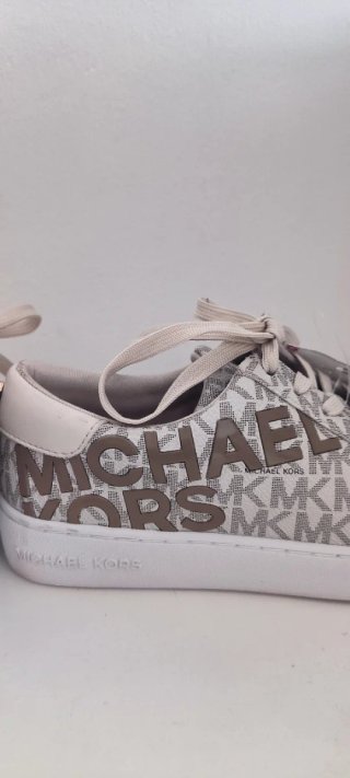 Zapatillas Michael Kors Beige y Blancas