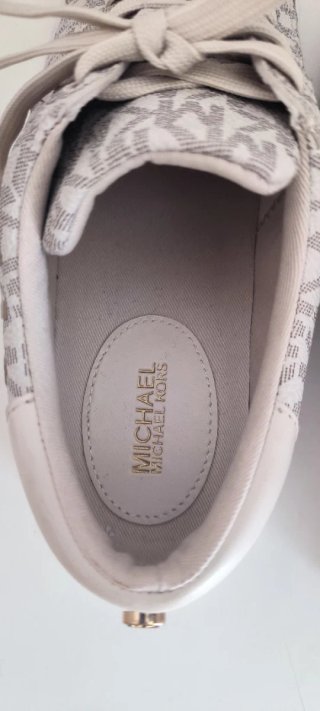 Zapatillas Michael Kors Beige y Blancas