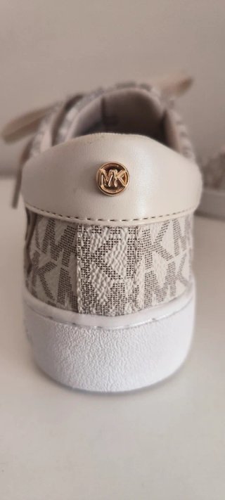 Zapatillas Michael Kors Beige y Blancas