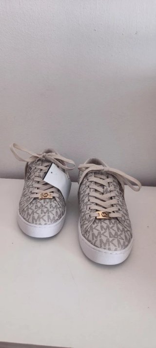 Zapatillas Michael Kors Beige y Blancas