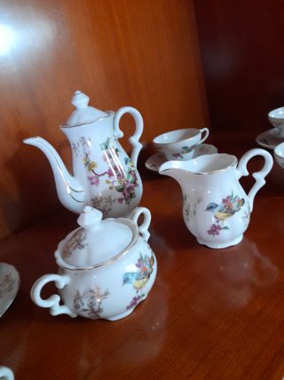 Juego de té/café japonés de porcelana. Falta un pl