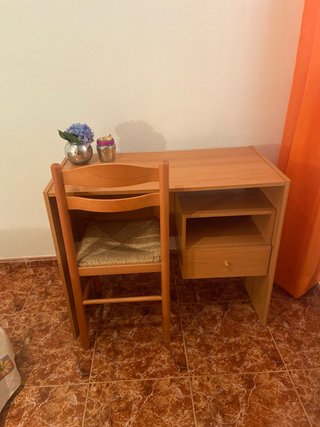 Escritorio de madera con cajón, tengo 2 unidades