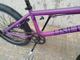 Bicicleta BMX Morada