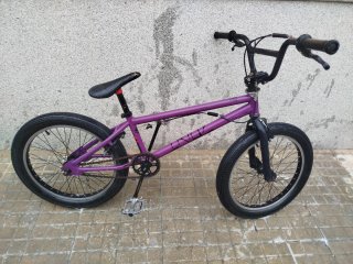 Bicicleta BMX Morada
