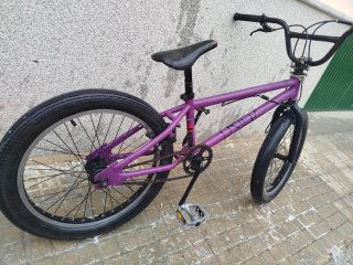 Bicicleta BMX Morada