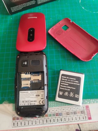 Teléfono Móvil Panasonic KX-TU446 EX1