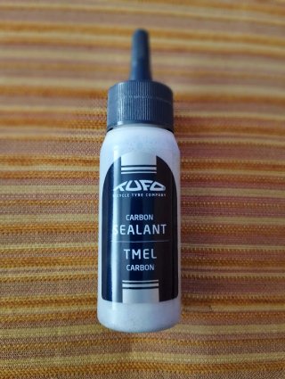 Líquido sellante Tufo Carbon Sealant.
