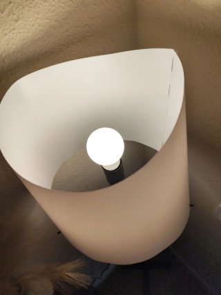 Lampada da terra moderna in metallo e tessuto