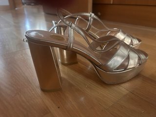 Zapatos tacon piel dorados Lesac nuevos, eran 90€